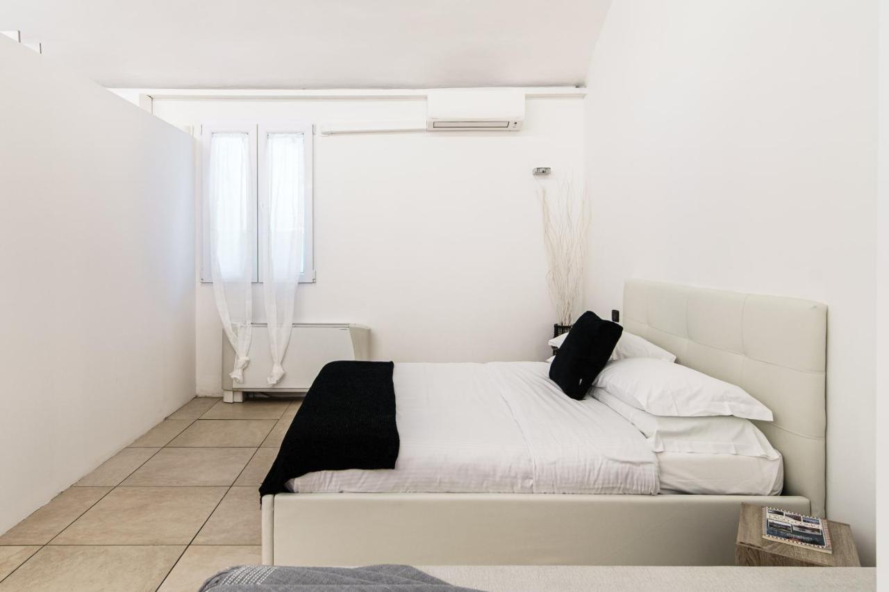 דירות קומו Loft Near Duomo מראה חיצוני תמונה