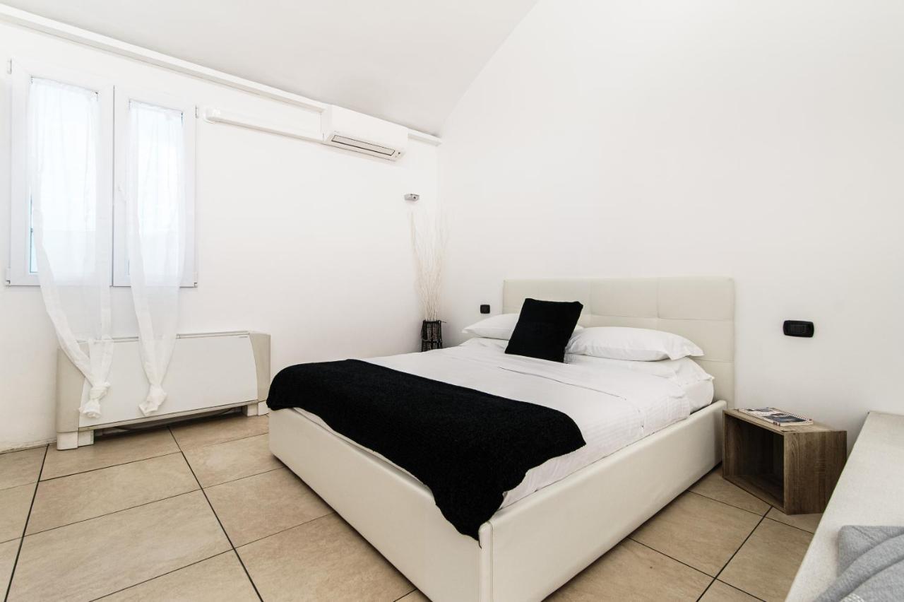 דירות קומו Loft Near Duomo מראה חיצוני תמונה